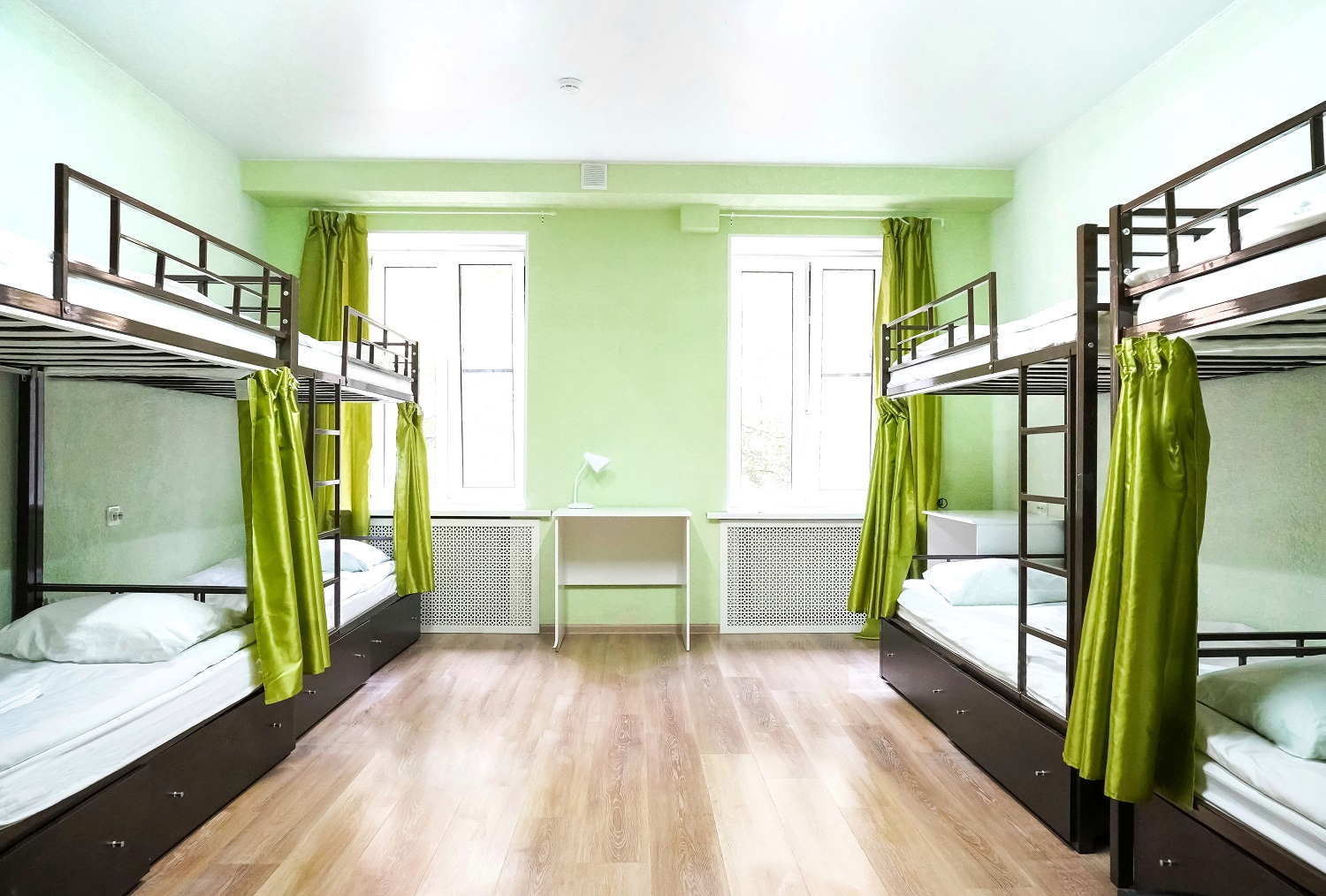 Гостевой дом в центре Санкт-Петербурга / Найсвилс. Фото — Кровать в общей восьмиместной комнате. © nicehostelspb.com